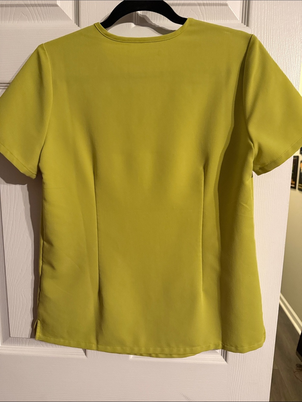 FIGS Limeade Catarina V-Neck Scrub Top S EUC - Picture 7 of 9